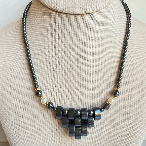 Hematite and faux pearls beaded necklace with pyramid front and goldtone accents - Picture 1 of 7